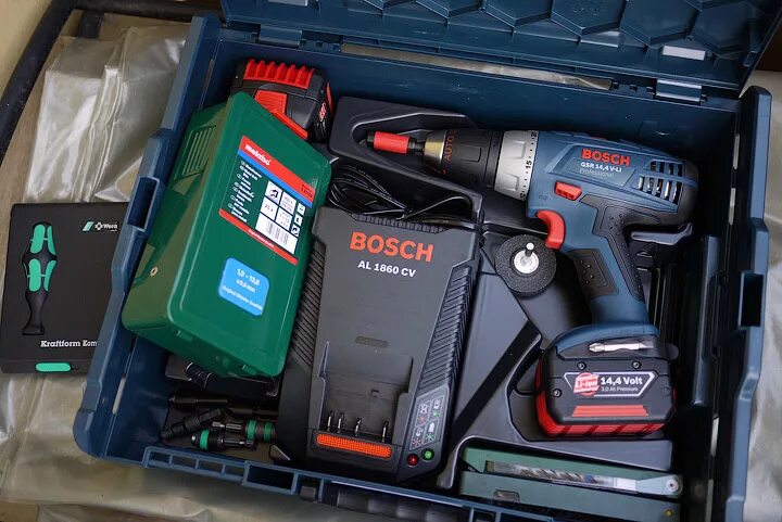 Купить bosch 14. Шуруповерт Bosch 14v. Бош 14.4 вольт. Шуруповёрт бош 14.4 вольт. Шуруповёрт бош 12 вольт.