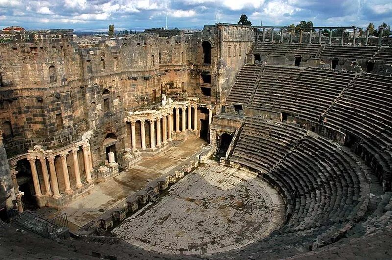 Древний мир какой. Босра амфитеатр. Амфитеатр в Сирии. Римский театр в Босре. Босра Сирия.