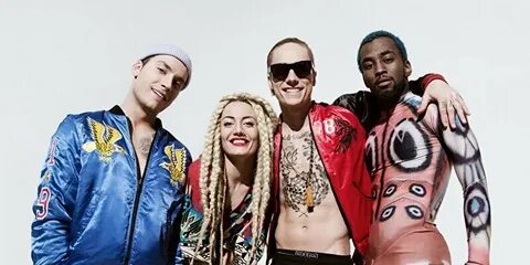 Quest Pistols yalangoch fotosuratlar