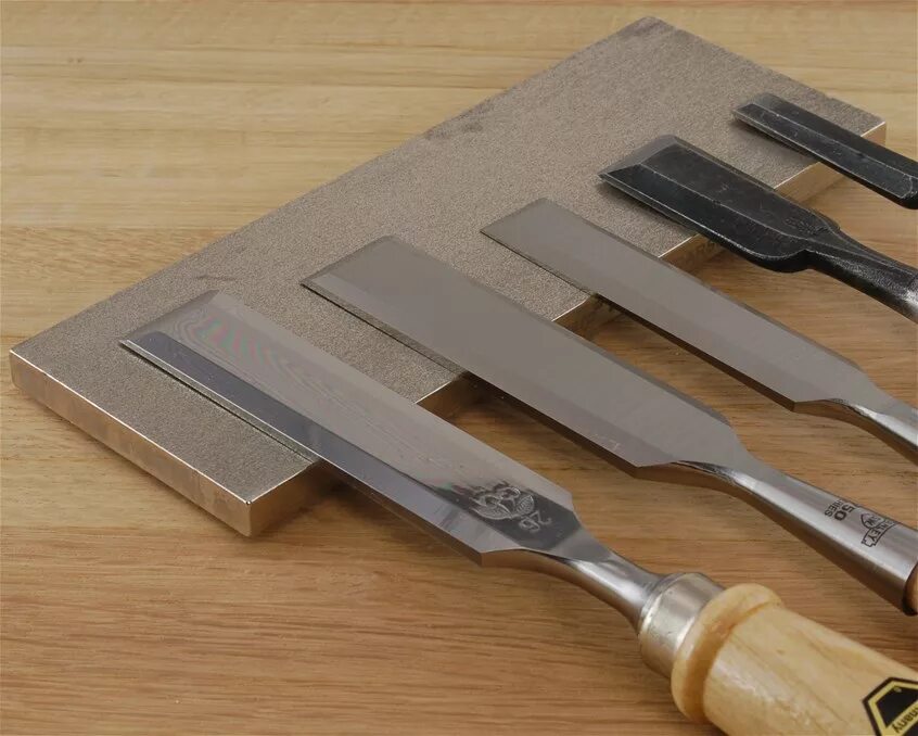 Заточка стамески. Зажим для заточки scheppach jig320. Приспособление для стамесок для jssg-10. Приспособление jet 708020. Заточка стамески.