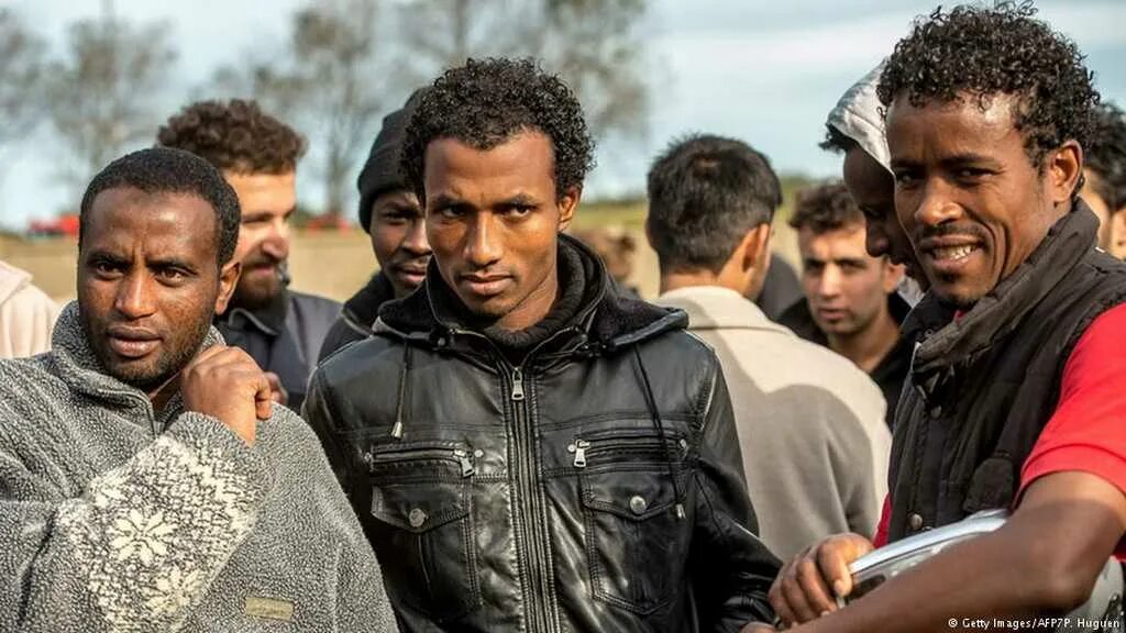 Мигранты мусульмане во франции. Негры в париже. Негры в париже. Африканцы во франции. Афроамериканцы в париже.