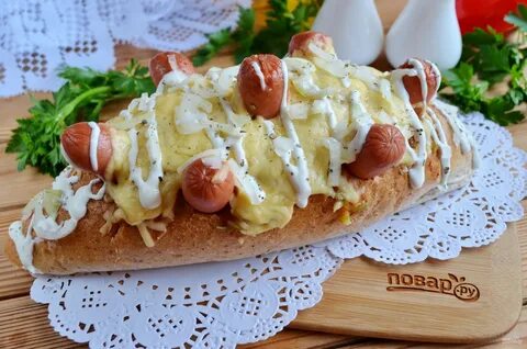 Булочка с сосиской чай бутерброд гена