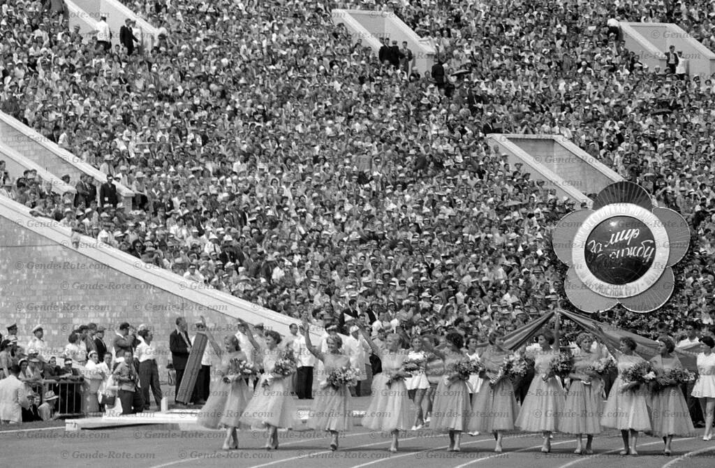 1957 год. Московский фестиваль молодежи и студентов 1957. Vi международный фестиваль молодежи и студентов в москве 1957г. 6 фестиваль молодежи и студентов. Фестиваль молодёжи и студентов в ссср в 1957 году.