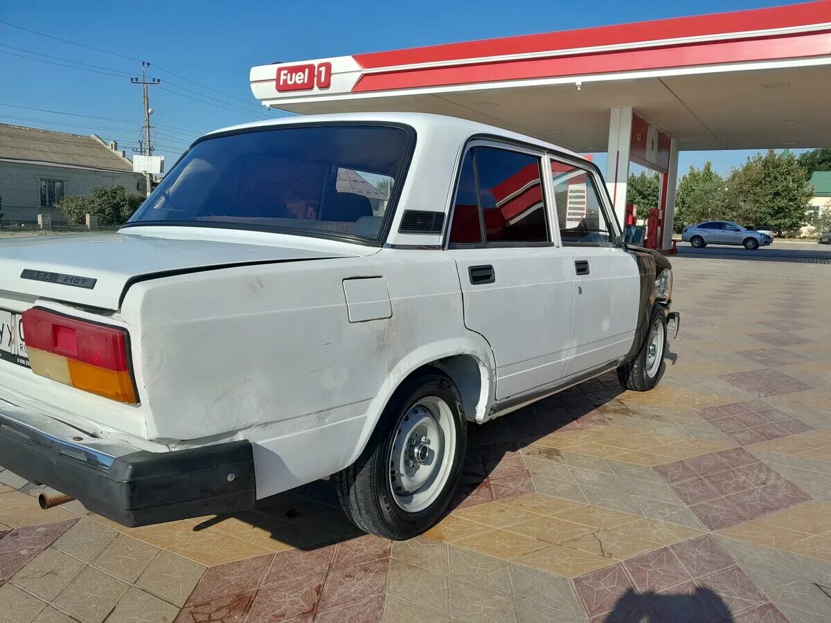 Продажа 2107 алтайский край. ВАЗ 2107 белая 1986 год. Авто ВАЗ 2107 белый цвет. ВАЗ 2107 белого цвета автош.