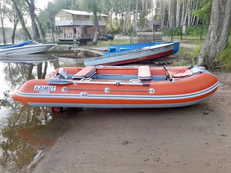 Пвх азимут сайт. Лодка азимут атлас 380. лодка пвх азимут 380. азимут эверест 385. азимут пвх оранжевый.