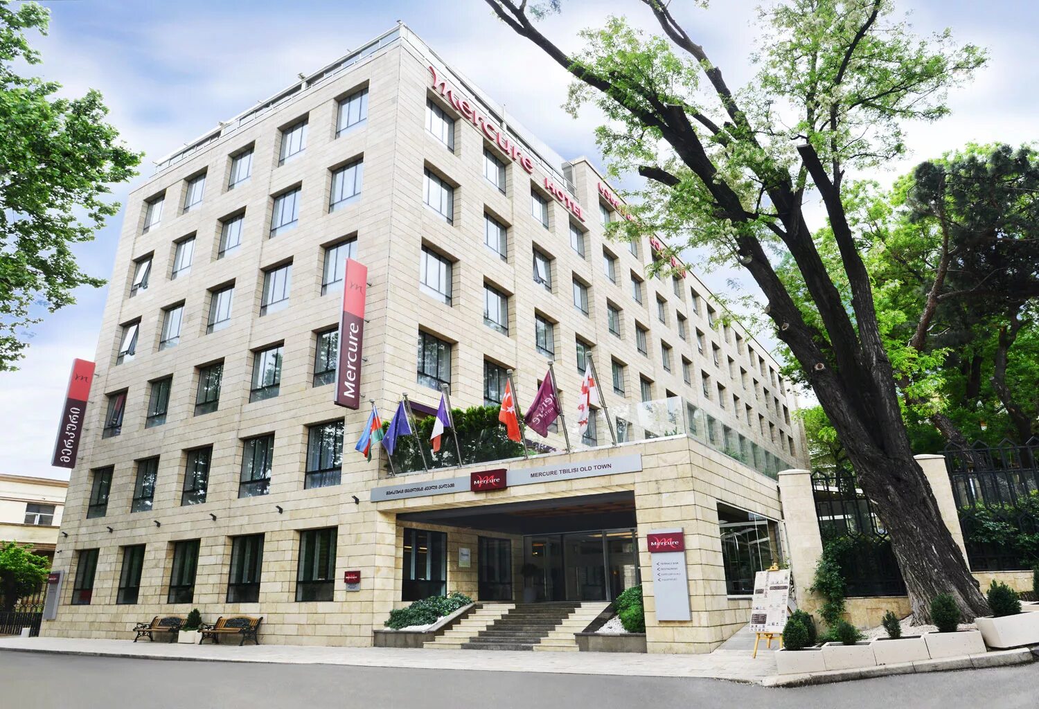 Mercure bukhara old town. Гостиница меркурий тбилиси. грин даймонд тбилиси. mercure tbilisi old. mercure отель баку.