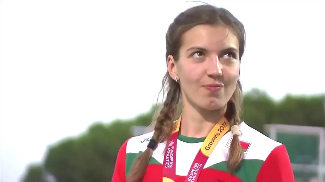 Белорусская спортсменка ушла с пьедестала из за ошибки. Спортсменка из беларуси ушла из спорта. Белорусская ушла с награждения из-за гимна. Белорусская спортсменка ушла с пьедестала из за ошибки с гимном. Легкая атлетика фото.