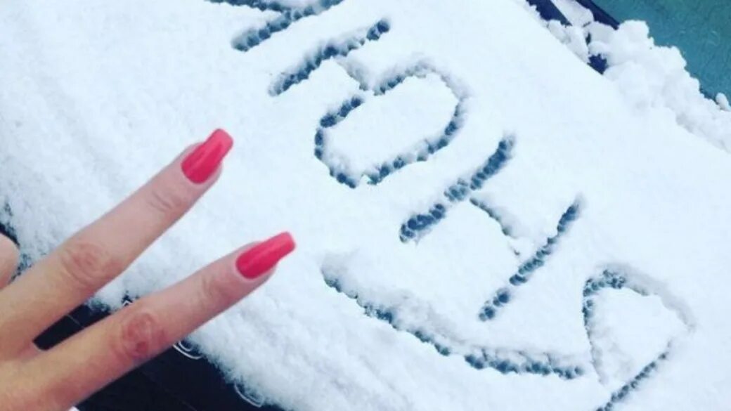 Где летом снег. Снег летом прикол. Снег летом. Снегопад нижний тагил. Летний снег.