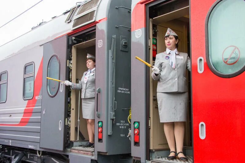 поводок пассажирского вагона. проводник пассажирского вагона ржд. форма проводницы поезда. профессия проводник пассажирского вагона. проводник вагона ржд.