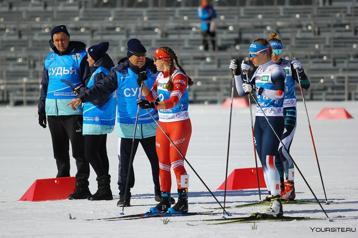 Лыжные гонки. Лыжные гонки Россия. Лыжный спринт. Лыжные гонки картинки.