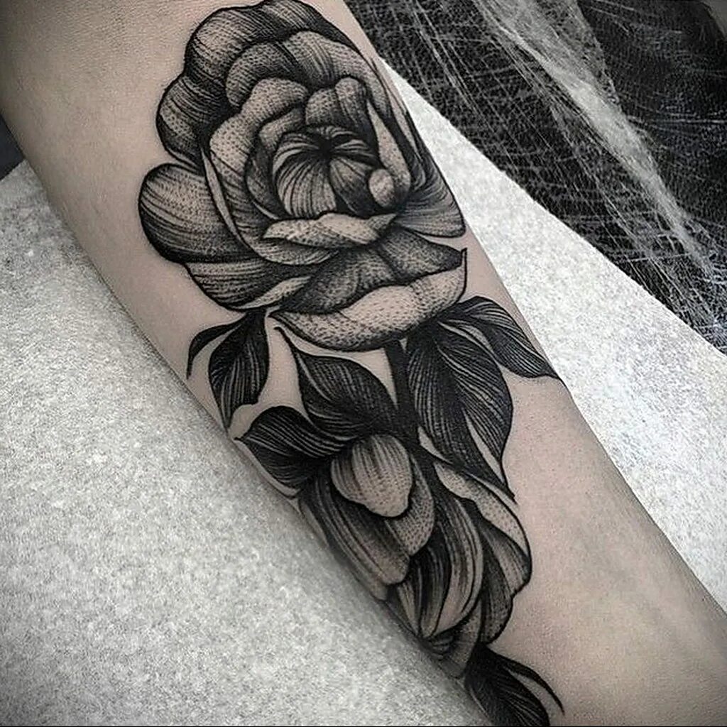 Вип шейдинг. Тату в стиле випшейдинг. Тату цветы випшейдинг. Випшейдинг. Випшейдинг.