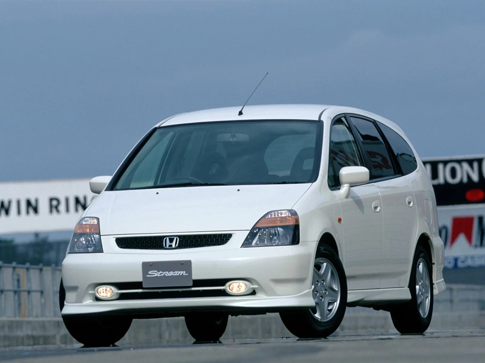 Honda приморский. Хонда стрим. Honda Stream 2000. Honda Stream 1. Хонда стрим 2001 rn1.