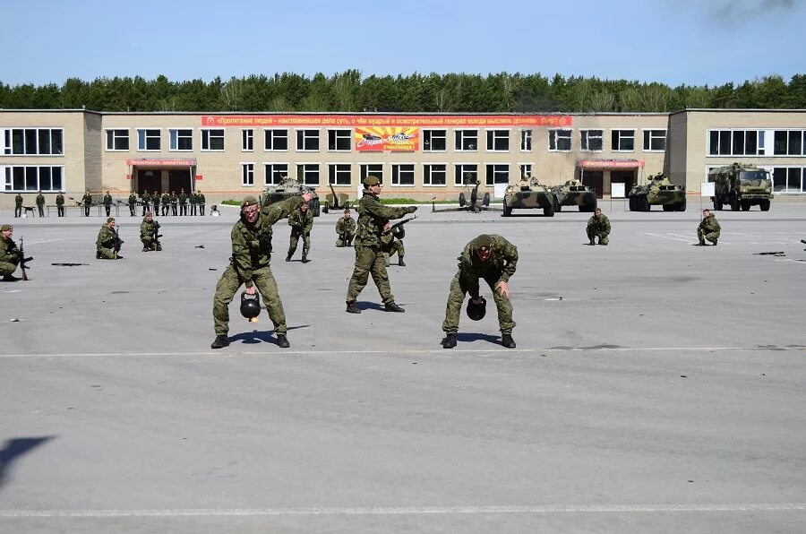 Новосибирск военные. Высшее командное училище Новосибирск. НВВКУ Новосибирское высшее военное командное училище. Военное училище в Академгородке. Академгородок Новосибирск НВВКУ.