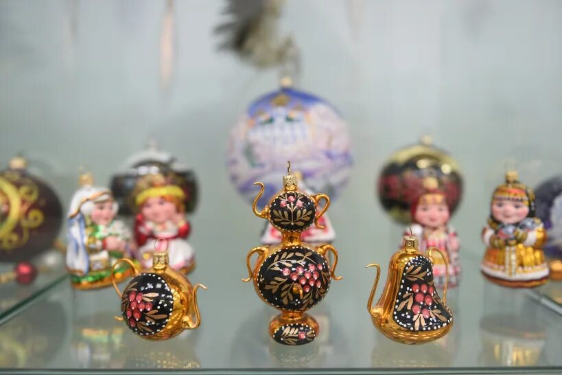 Елочка клинское подворье игрушки. Высоковмк фабрика ёлочка. Фабрика ёлочных игрушек ёлочка г клин. Клинские новогодние игрушки. Фабрика елочка.