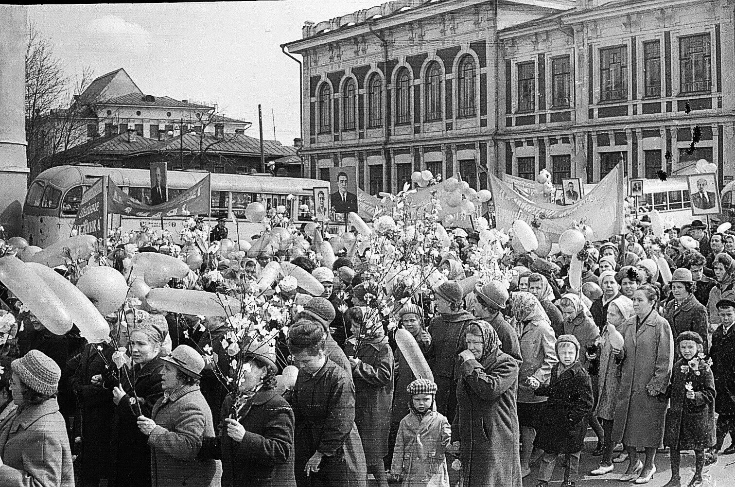 1 мая вологда. Демонстрация 1927 года. Революция в Вологде. 7 Ноября 1927 года. Демонстрация 7 ноября 1927 г.