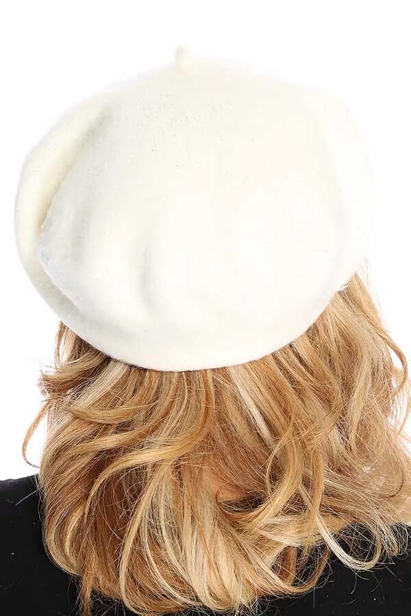 Шапка беретка. Беретка белая шерстяная. Берет женский. Белый женский берет. Белый берет женский.