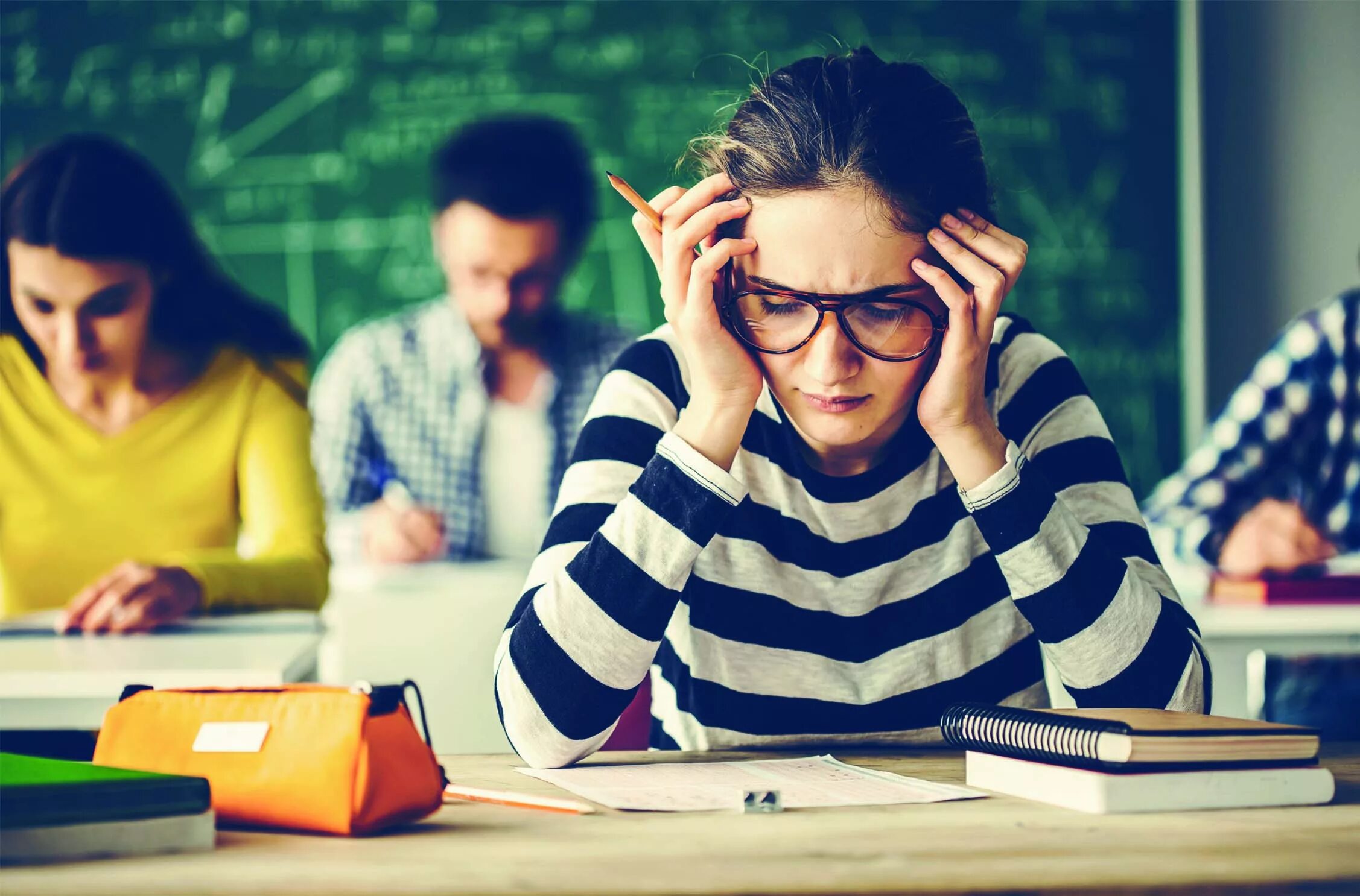 A difficult student. ЕГЭ стресс. Стресс на экзамене. Студент на экзамене. Стресс у студентов.