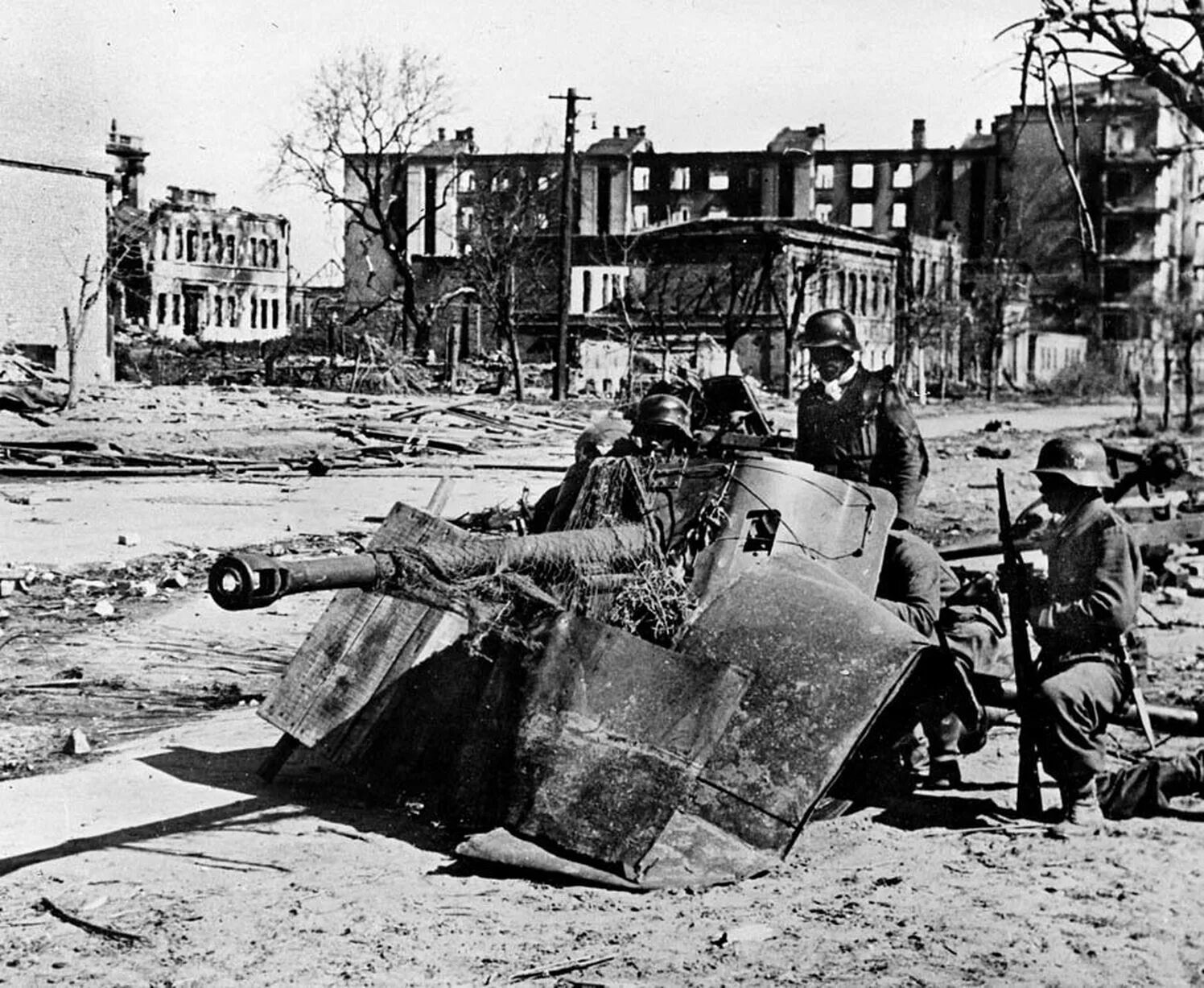 Бои в сталинграде в городе. Сталинградская битва 1942. Битва за Сталинград 1942. Уличные бои в Сталинграде 1942. Сталинградская битва 17 июля 1942 г..