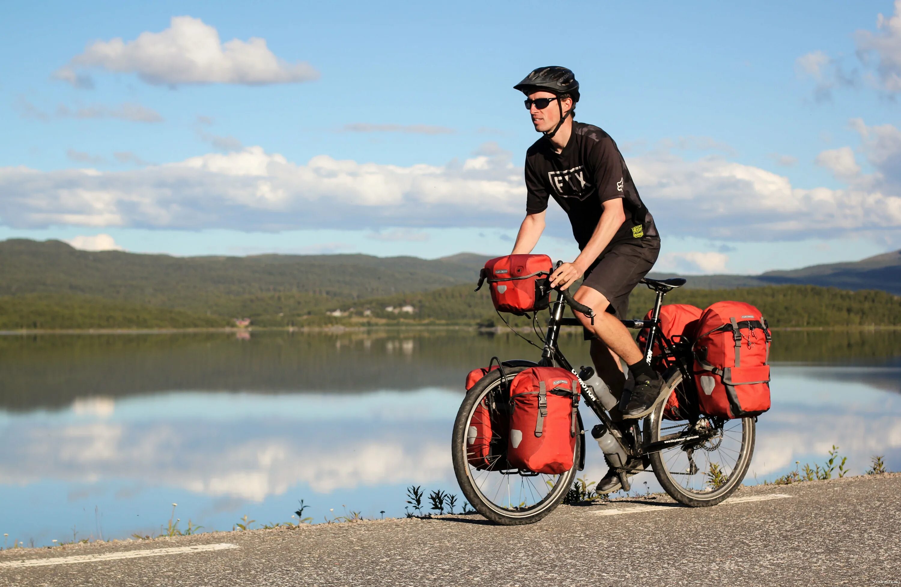 Bike traveling. Джейсон Льюис путешественник. Гонщицкий велотуризм. Велосипед для туризма. Путешественник на велосипеде.