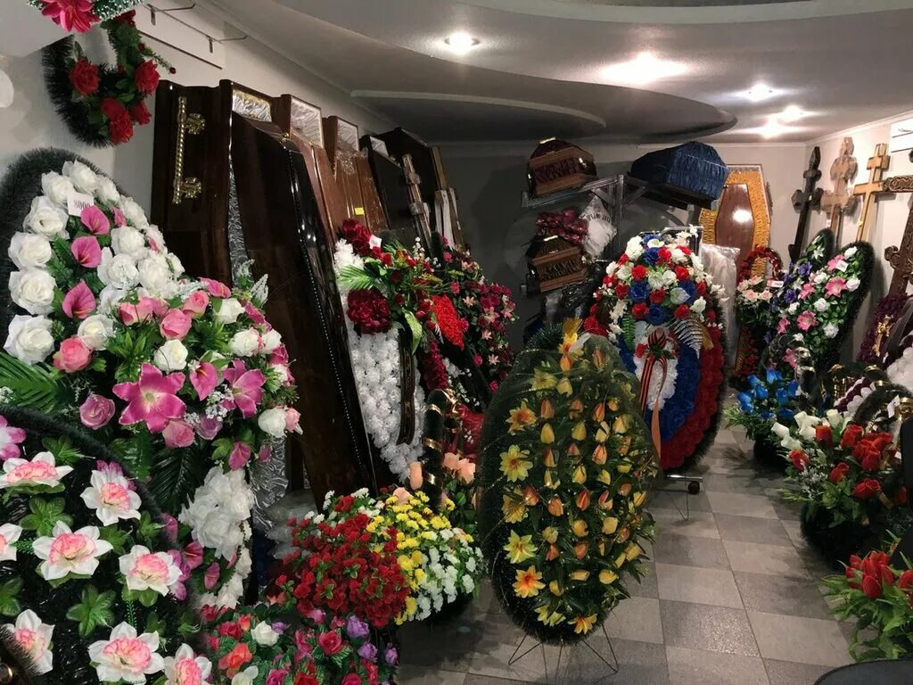 бюро ритуальных услуг ростов на дону. гроб. муниципальное ритуальное бюро ростов на дону. ритуальные услуги в ростове. венки на похороны.