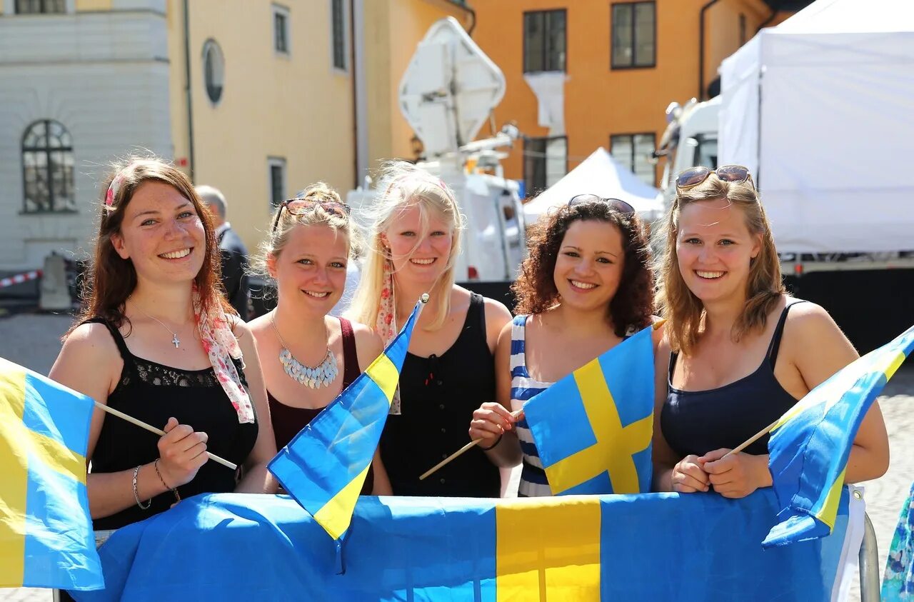 Швеция люди. Жители швеции. Жизнь в швеции. Население швеции. Швеция люди на улице.