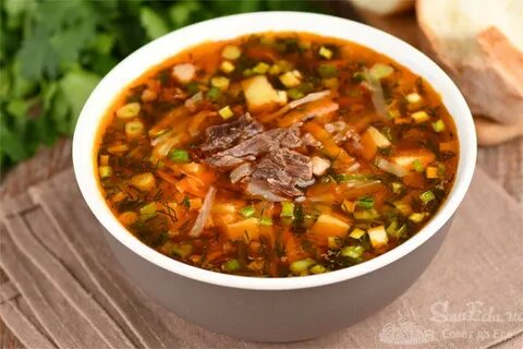 Щи из свежей капусты с тушенкой говяжьей