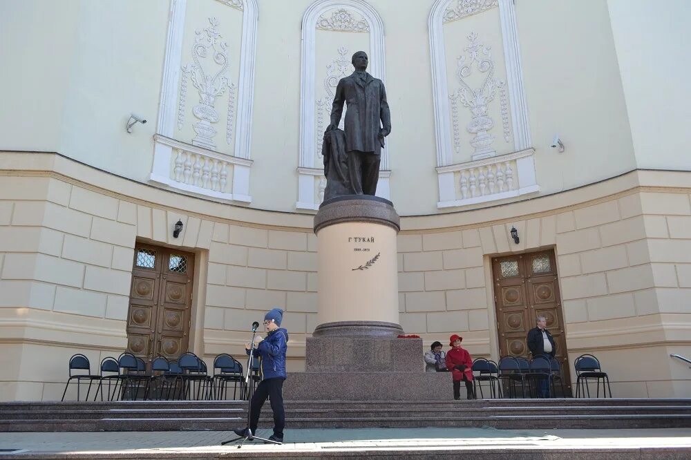 26 апреля тукай. Памятник габдулле тукаю (казань, улица пушкина). габдулла тукай памятник в казани. памятник габдулле тукаю (астрахань). габдулла тукай памятник в астрахани.