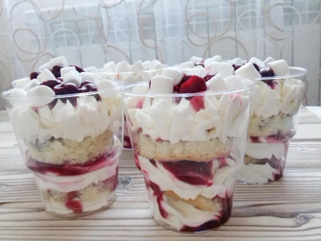 Трайфл десерт в стаканчиках с клубникой рецепт фото пошагово и видео - 1000.menu