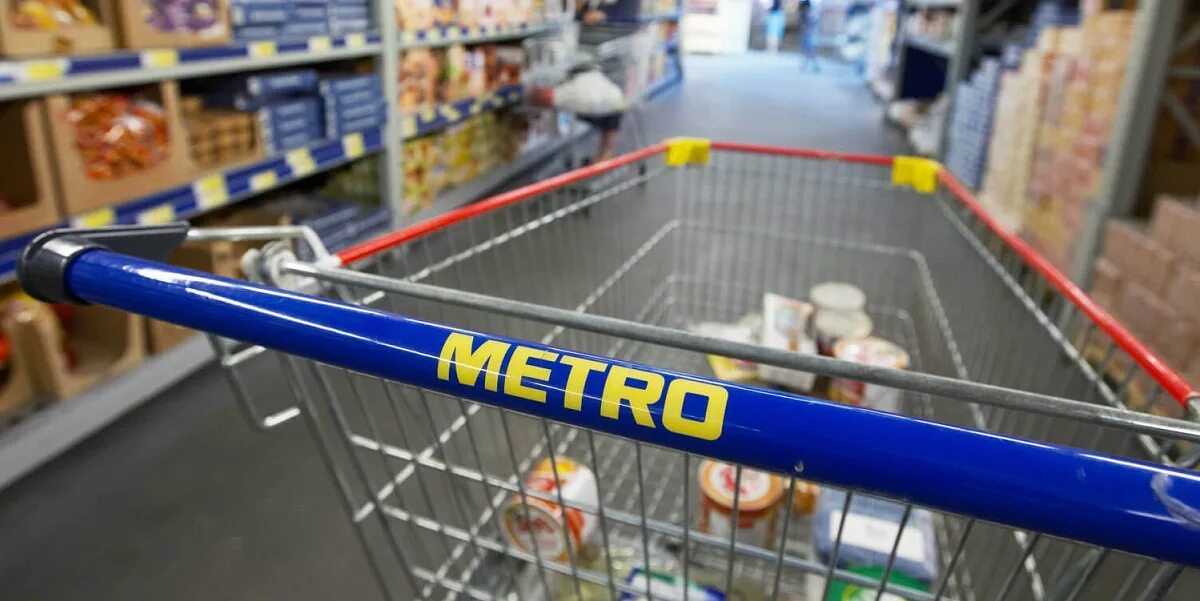 Покупки в метро. Автомат с билетами в метро. Билетный автомат. Тц метро кэш энд керри. Метро кэш энд керри.