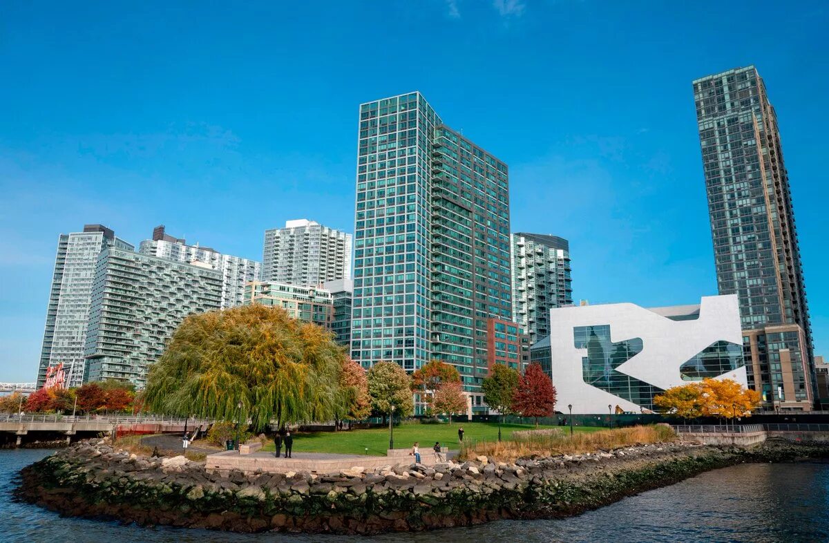 Long г. Лонг Айленд Сити. Long Island City New York. Лонг Айленд фото города. Amazon в Нью Йорке.