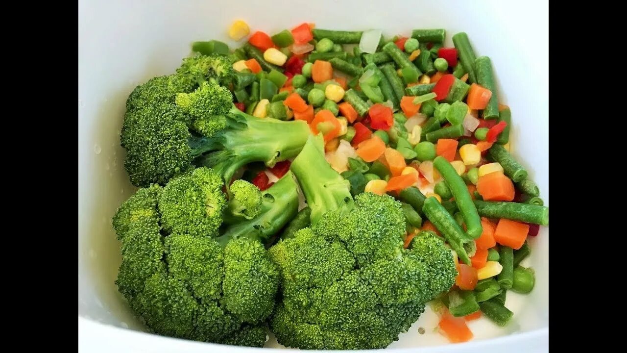 Замороженные овощи с фаршем. Блюда из замороженных овощей. Замороженные овощи. Замороженные овощи брокколи. Что приготовить с замороженными овощами.