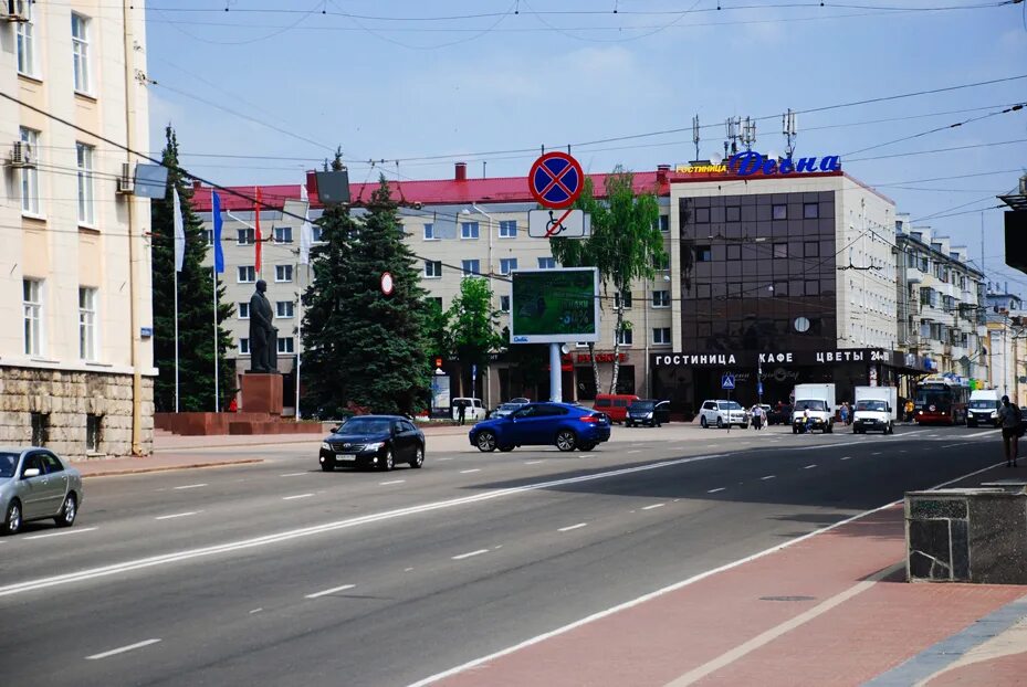 Десна брянск сайт. Гостиница Десна Брянск. Гостиница на площади Ленина. Остановка гостиница Брянск. Брянск площадь у гостиницы Центральная.