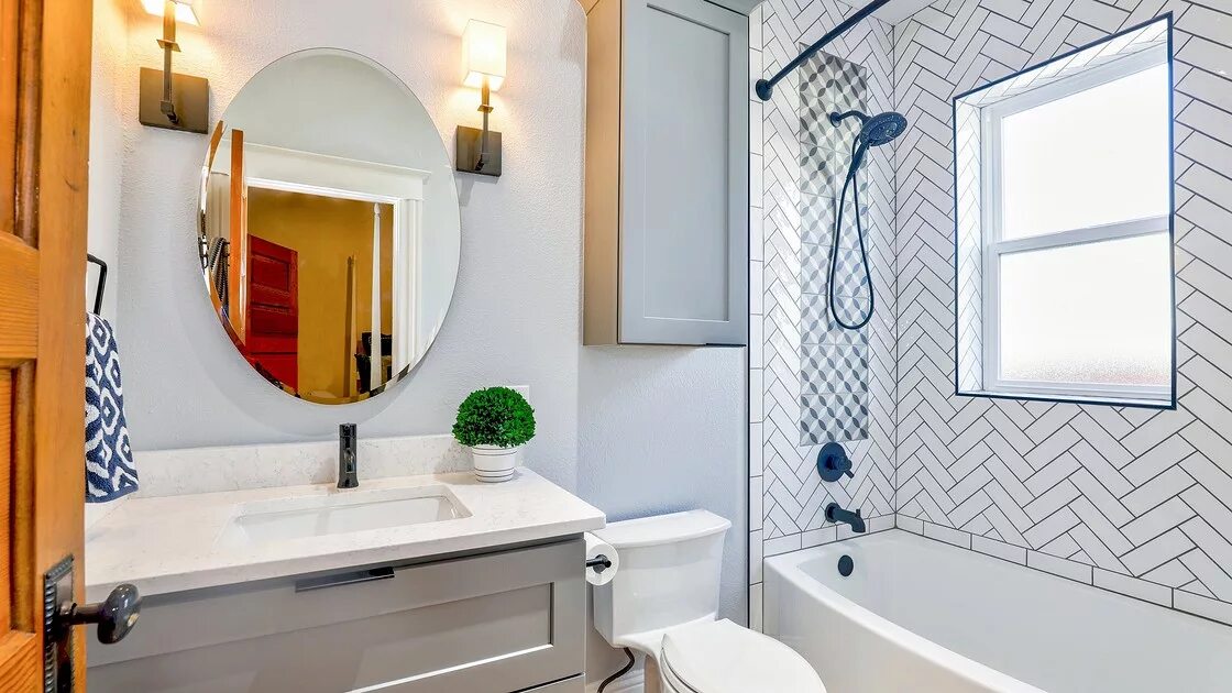 Bathroom irispoplar. Ванные комнаты в стиле кантри. Ванная с покрашенными стенами. Ванная комната сантехника. Ванная комната с белой мебелью.
