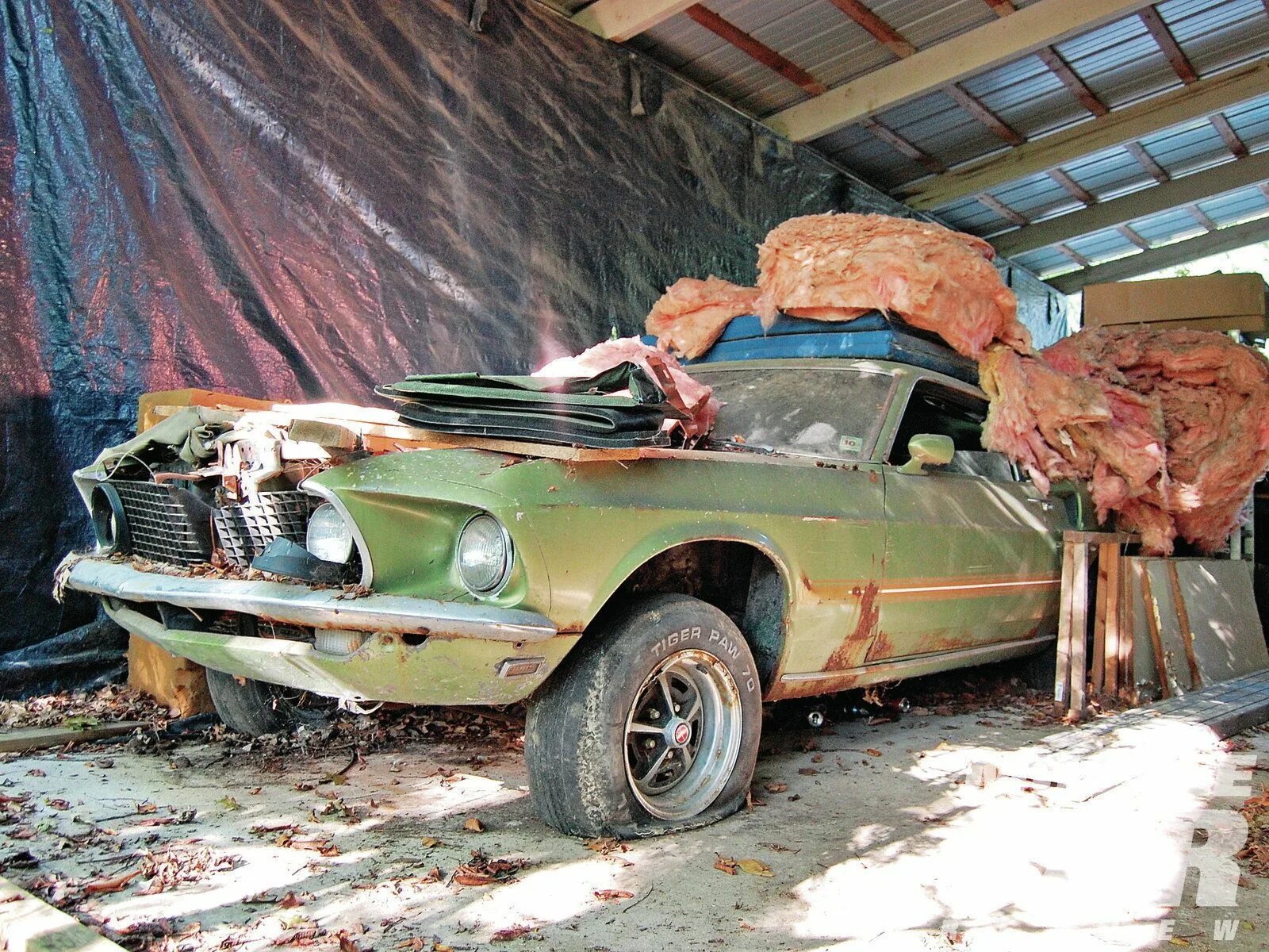 Ford Mustang 1969 заброшенный. Форд Мустанг 1969 Ржавый. Форд Мустанг 1967 Ржавый. Заброшенный Форд Мустанг.