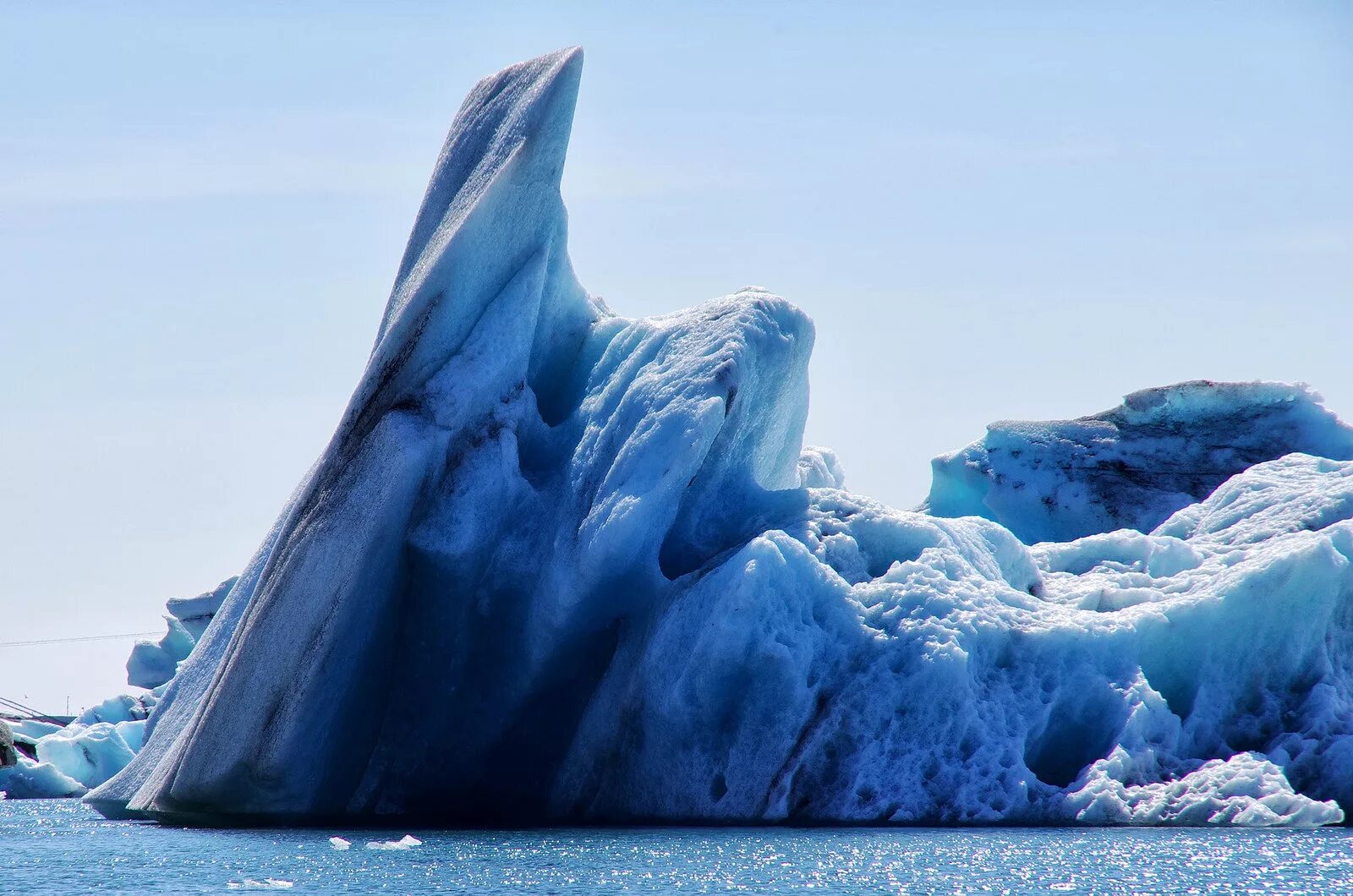 Глыба льда на воде. Iceberg. Ледяная глыба. Ледяные горы. Айсберг глыба льда.