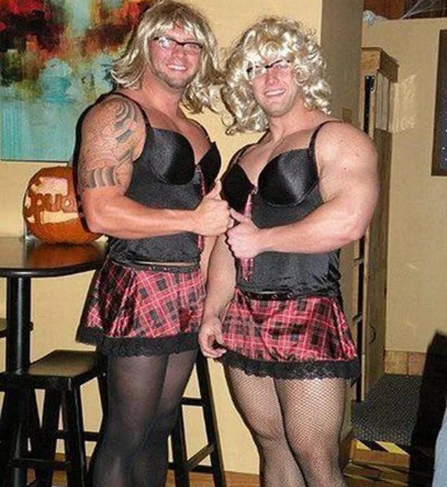 Переодетый парень в женскую одежду. Переодевание в женскую одежду. Переодетый парень в женскую одежду. Переодели в женское платье. Переодетый в женское платье.