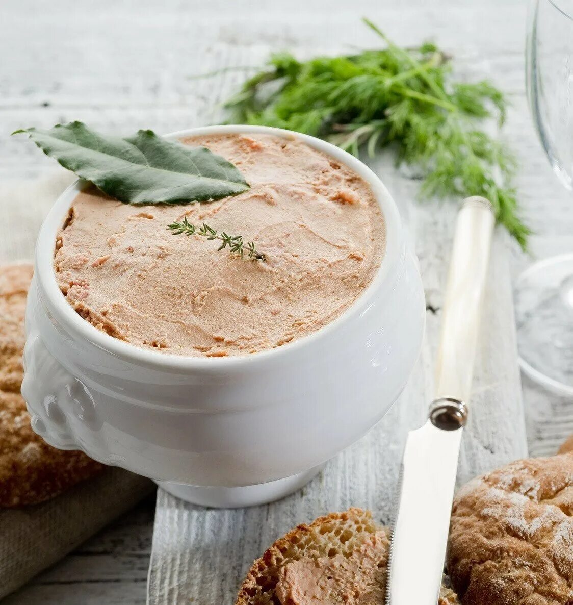 Паштет куриный калорийность на 100. Паштет куриный. паштет из куриной грудки. паштет из куриной печени. куриный паштет из грудки.