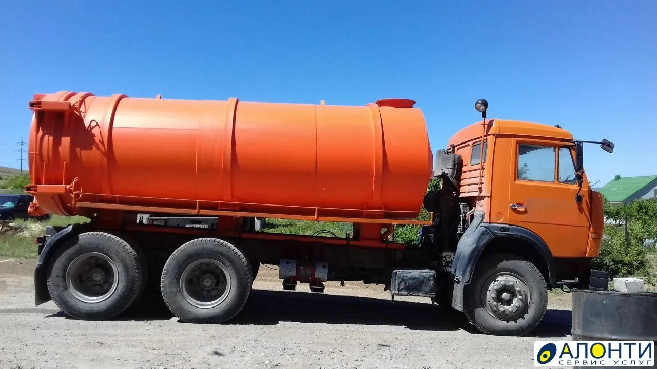 Откачка шамбо кубов. Откачка канализации из 110 пластика. Шамбо хабаровск. Камаз 43253 ассенизатор 10 кубов. Газ 3307 ассенизатор 4.