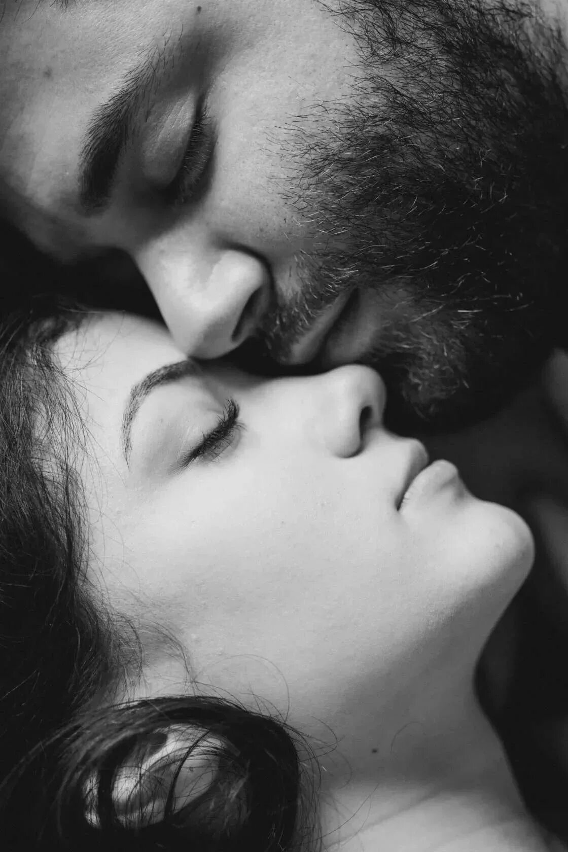 Поцелуй нежности любви. Нежный поцелуй. Чувственный поцелуй. Страстные поцелуи. Красивый поцелуй.