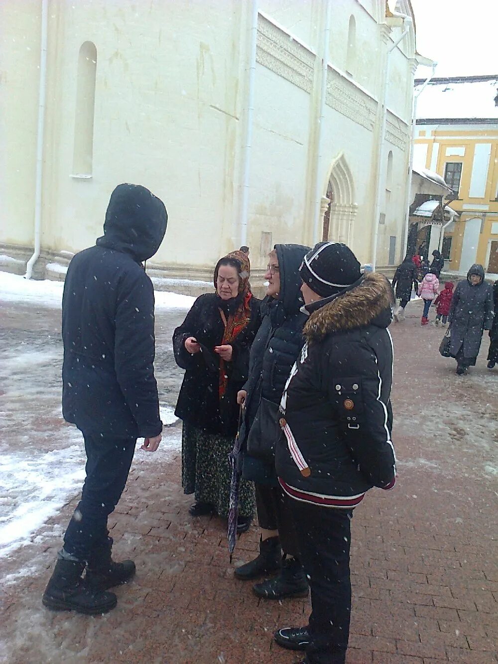 Дмитрий гид сергиев посад. Экскурсия по сергиеву посаду экскурсовод. Экскурсовод сергиев посад. Счастливые паломники в аэропорт православные. Экскурсовод сергиев посад.