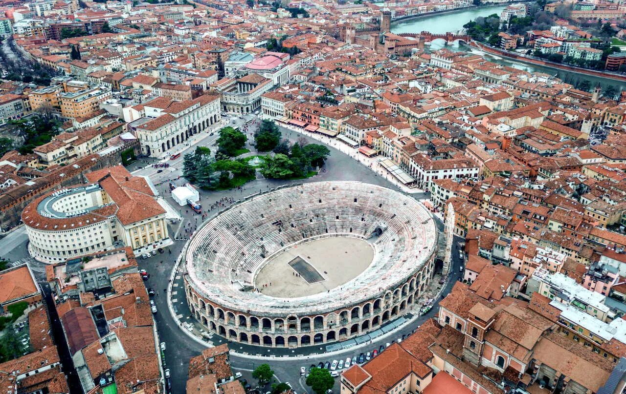 La verona. Амфитеатр в вероне. La verona. La verona. La verona.