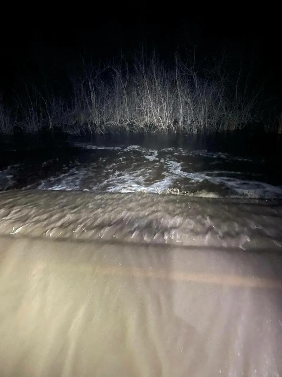 Трасса Оренбург Беляевка. Беляевская трасса Оренбург. Вода фото. Утонул апрель