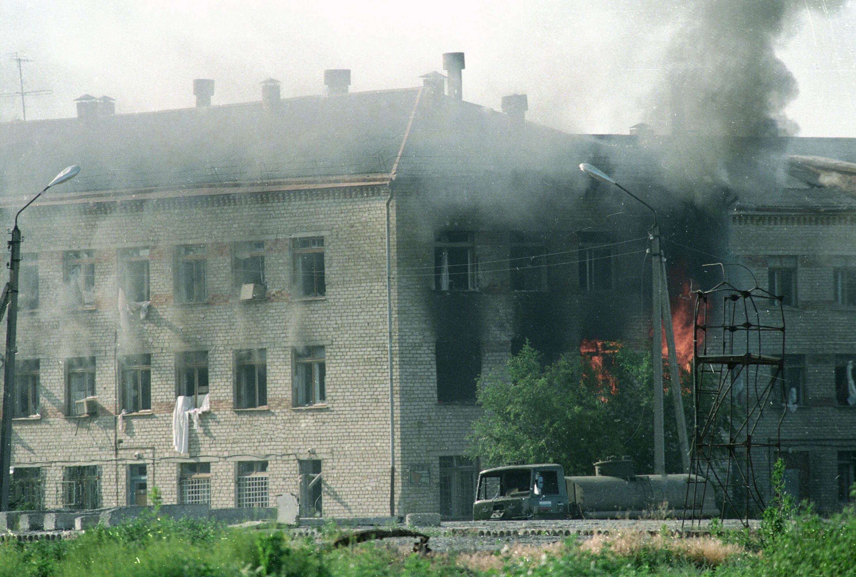 Штурм больницы в Буденновске 1995. Буденновск 14 июня 1995 года. Штурм больницы в Буденновске. 19 мая 1995 г 81