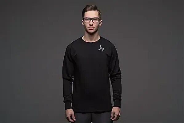 Мальчик фотосессия серый фон в свитшоте. Индивид бренд одежды. Indiwd одежда. Indiwd одежда. Индивид свитшот лама.