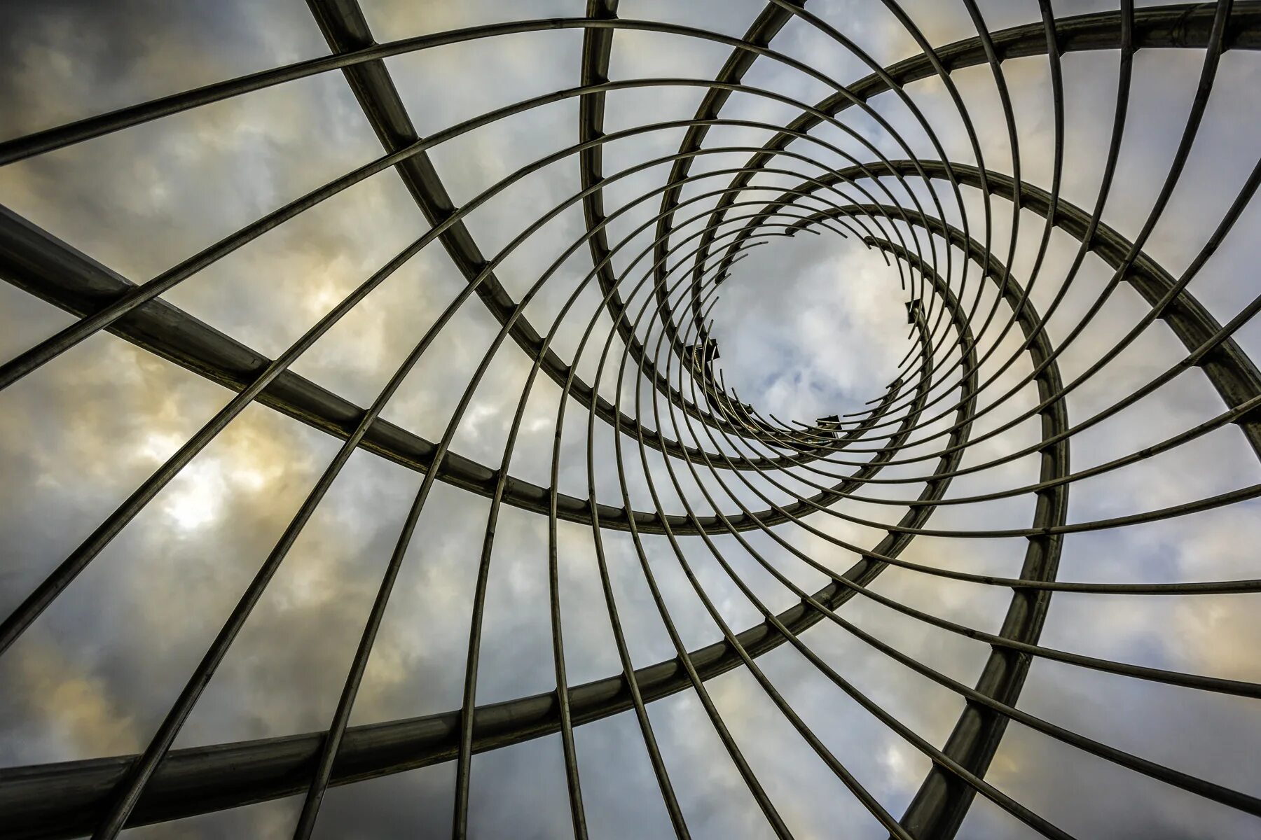 модель спирального развития. спираль в пространстве. спираль в фотографии. развитие по спирали. ходит со спиралью.