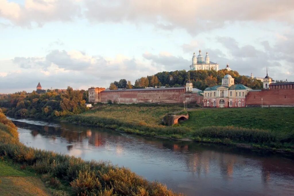 Город смоленск регион. Смоленск природа. Одигитриевская церковь (смоленск). Смоленск красивые места. Город смоленск регион.