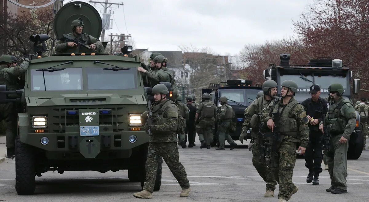 В москве есть военное положение. Военное положение. Режим военного положения. Военное положение картинки. Военное положение РФ.