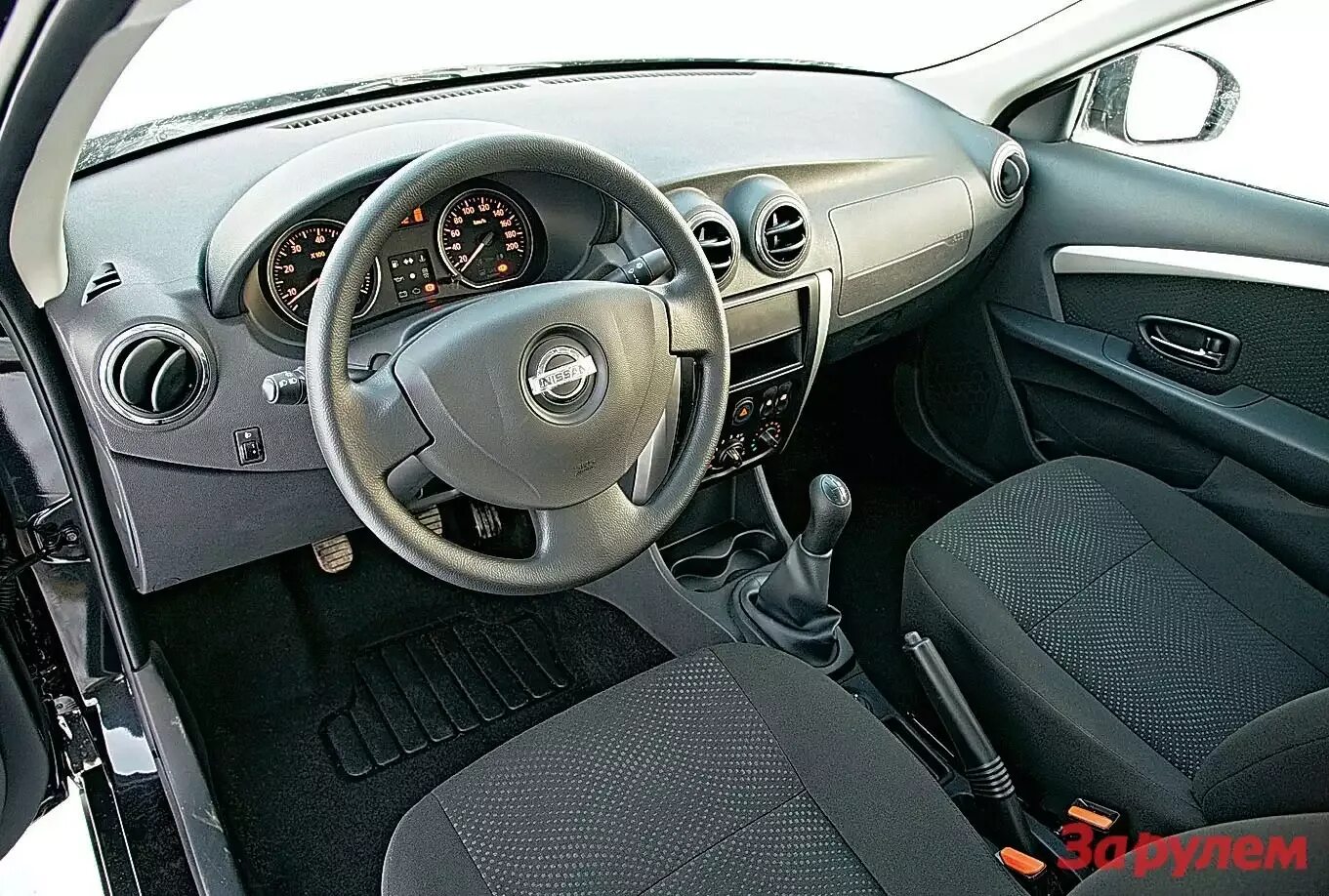 Отзывы ниссан альмера механика. Nissan Almera 2013 салонный. Nissan Almera g15 салон. Ниссан Альмера г15 салон. Ниссан Альмера 15 года салон.