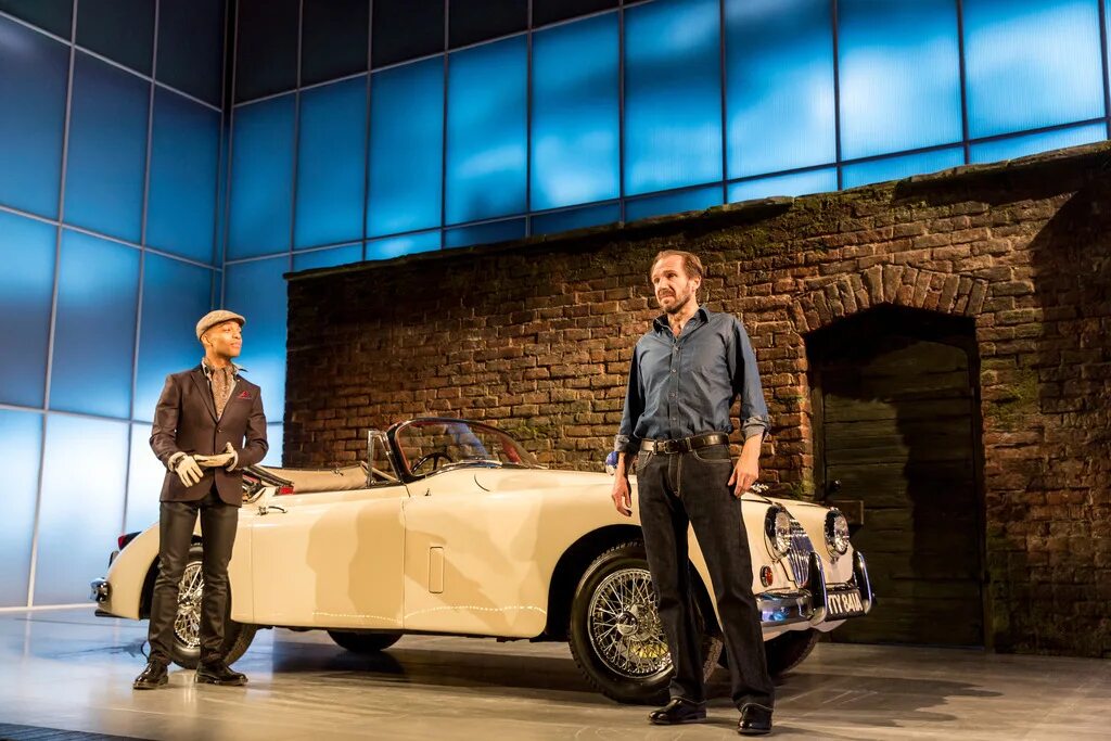 человек и сверхчеловек бернард. дэвид блейн мультик. трансгуманизм постчеловек. рэйф файнс спектакли. шоу человек и сверхчеловек.