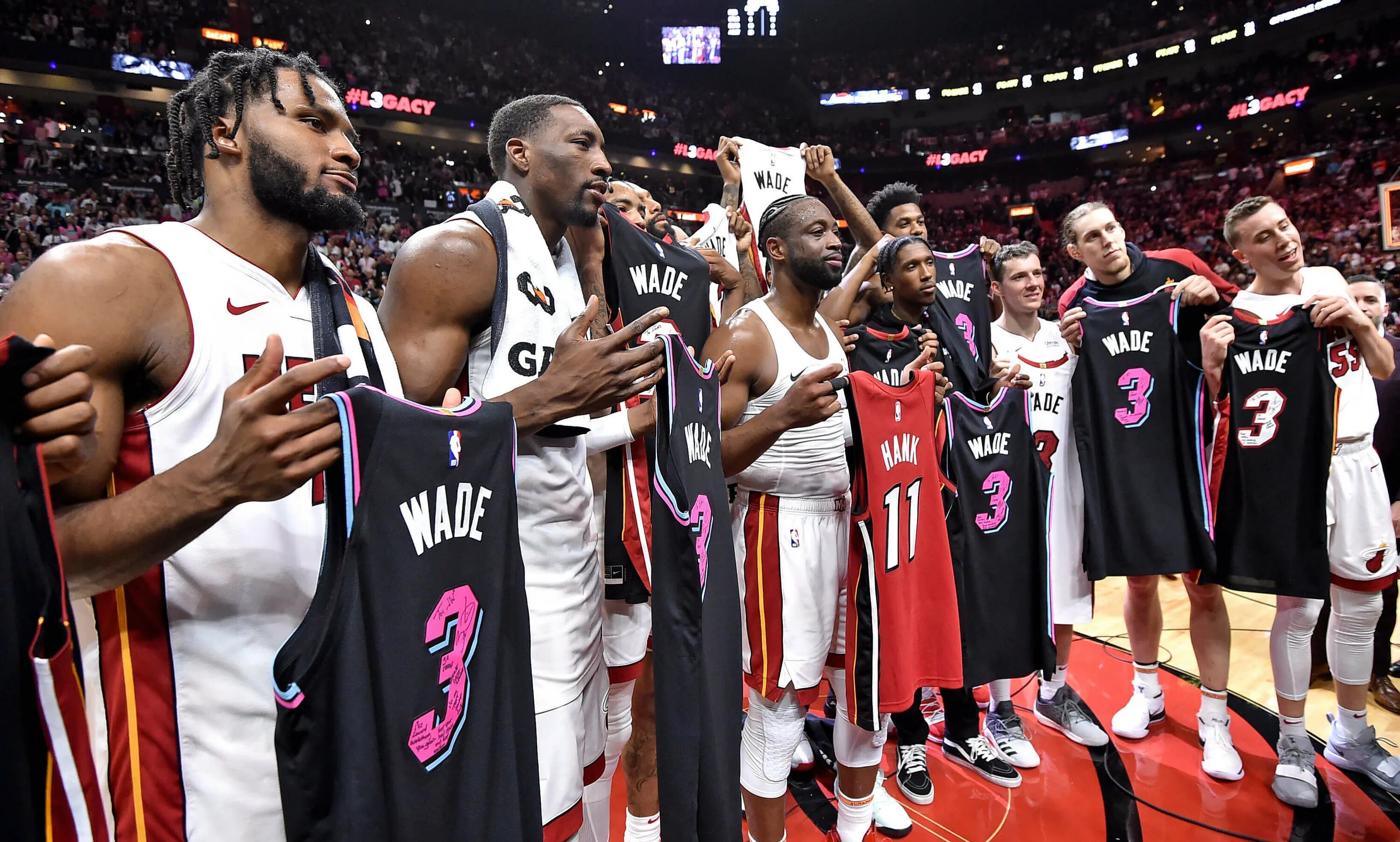 Нба майами хит. Dwyane wade miami heat. зайон вейд. майами хит обои. майами хит состав.